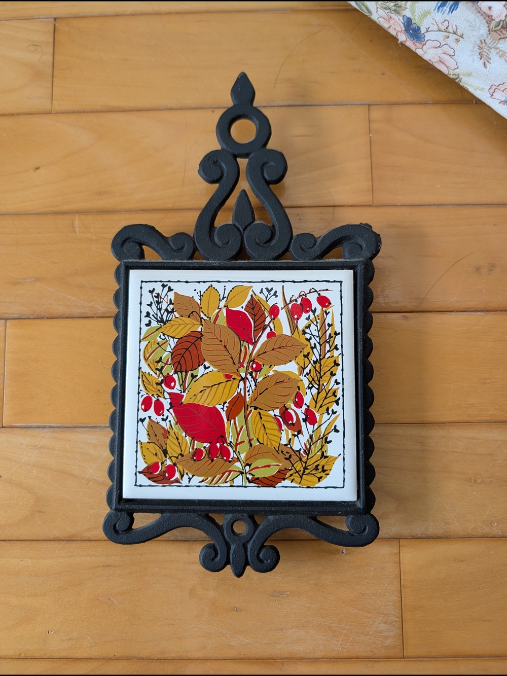 Vtg Holt Howard Floral Tile Trivet with Cast Iron Frame